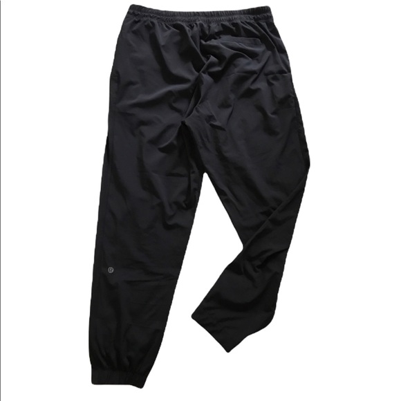 Lululemon Light weight Jogger with elasticized waist and ankles. Size 4 - Picture 3 of 9